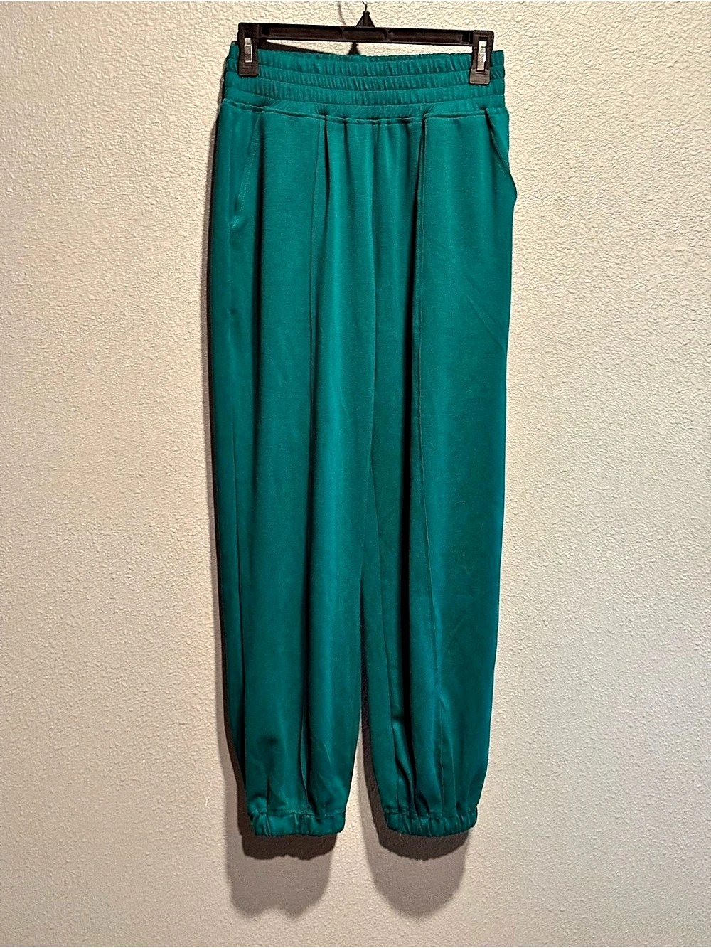 umgee Women's Jogger Pants in Green NWT